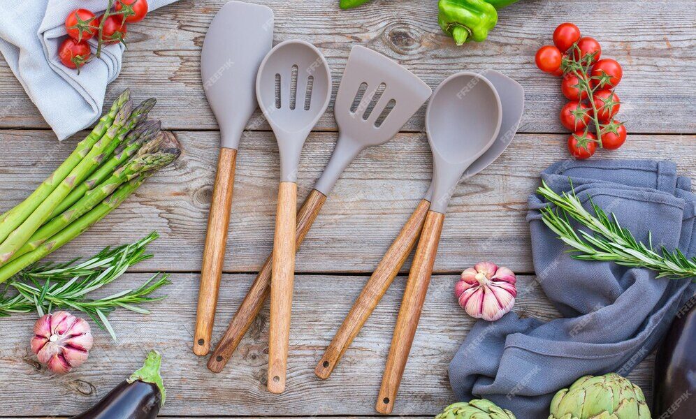 Umite Chef Silicone Kitchen Gadgets Set - 33 Pieces with Holder